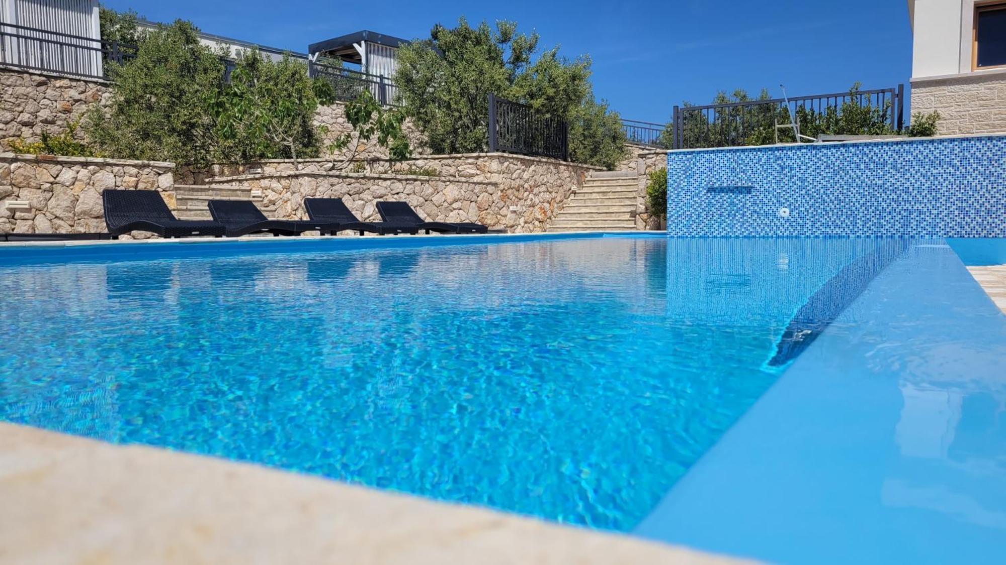 Villa The Sea View With Pool Drage Exterior foto